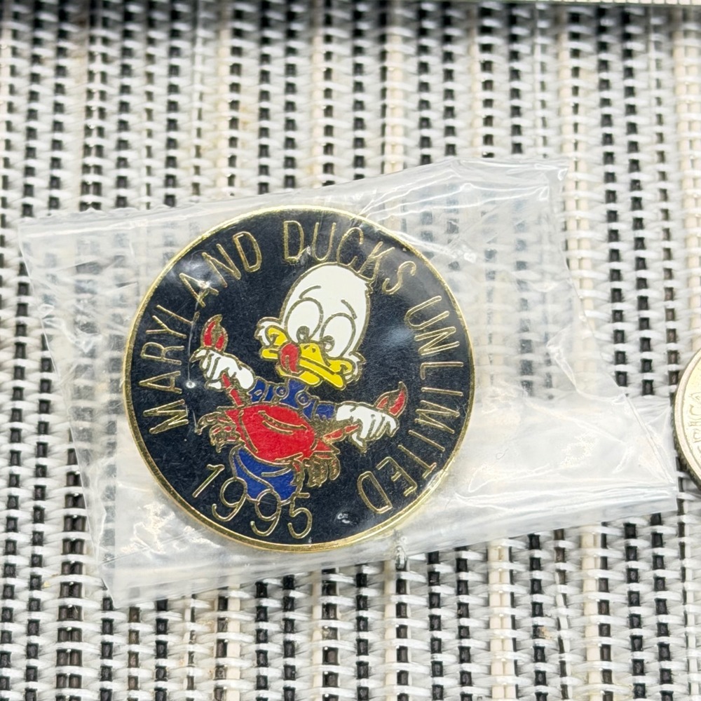 Maryland Ducks Unlimited 1995 Pin Vintage‎ Enamel Gold Tone Crab Duck Hat Lapel
